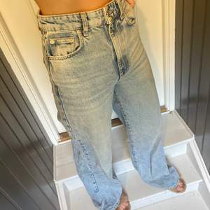 Supersnygga trendiga jeans från Gina, passar en xs-s! Är lite för långa för mig, är 1,63✨ 