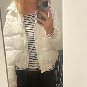 Pufferjacka  - Helt oanvänd pufferjacka från asos - märker missguided. LEVERANS TILLKOMMER