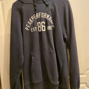 Peak perfomance huvtröja  - Peak performance huvtröja som inte passar längre. Storlek M. Använd fåtal gånger. 