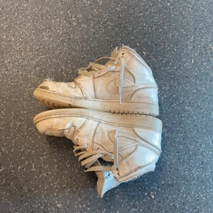 Jordans mid 10/10  - Helt nya aldrig använda!!! 