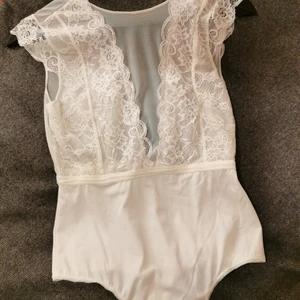 Fest body - Body i storlek s, 70 kr plus frakt