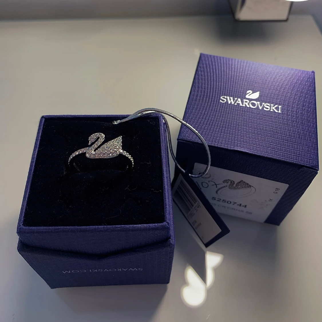 Swarovski Ring storlek 58💍 - 90