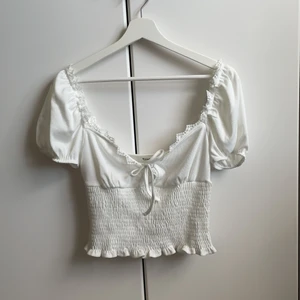 Off shoulder topp - Aldrig använd, från Nelly 