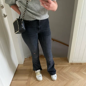 Jeans - Jätte snygga jeans som är slutsålda från zara💕passar både 36-38💕