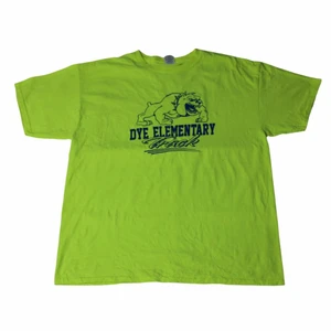 Dye elementary - Vintage T-shirt  - En riktigt fet limegrön tröja som har ett blått tryck över bröstet. Den var thriftad för inte så länge sedan men är troligtvis från nittiotalet. Är dock i perfekt skick och väldigt få och små signs of wear.