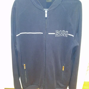 Hugo Boss ziptröja strl M - Väldigt bra skick nypris 1000.
