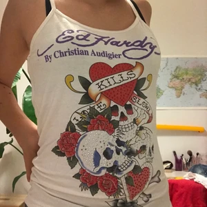 Ed hardy linne - Skit coolt Ed hardy linne som jag älskar men inte fått så mycket användning av. OBS Köparen står för frakt
