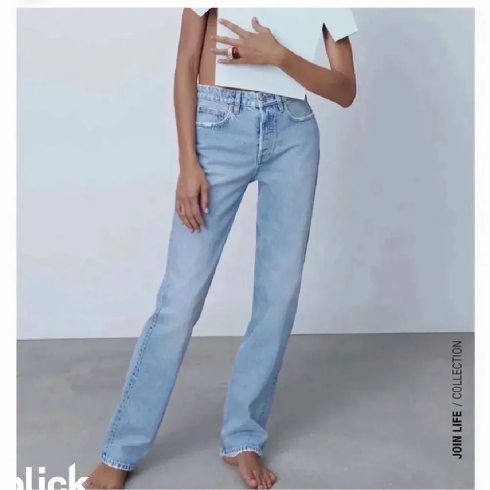 Säljer mina favvo zara jeans! Dom är nästan helt nya! . Jeans & Byxor.