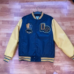 Varsity jacka  - Jacka i size M