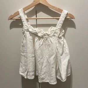 Topp - Söt topp ifrån zara barn i största storlek så den sitter som en xs. Aldrig använd 