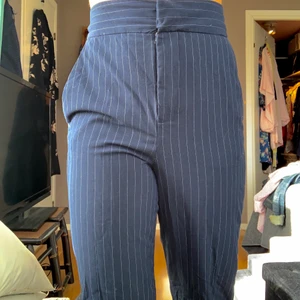 Kostymbyxor Zara - Snygga sköna kostymbyxor från Zara! Höga i midjan 