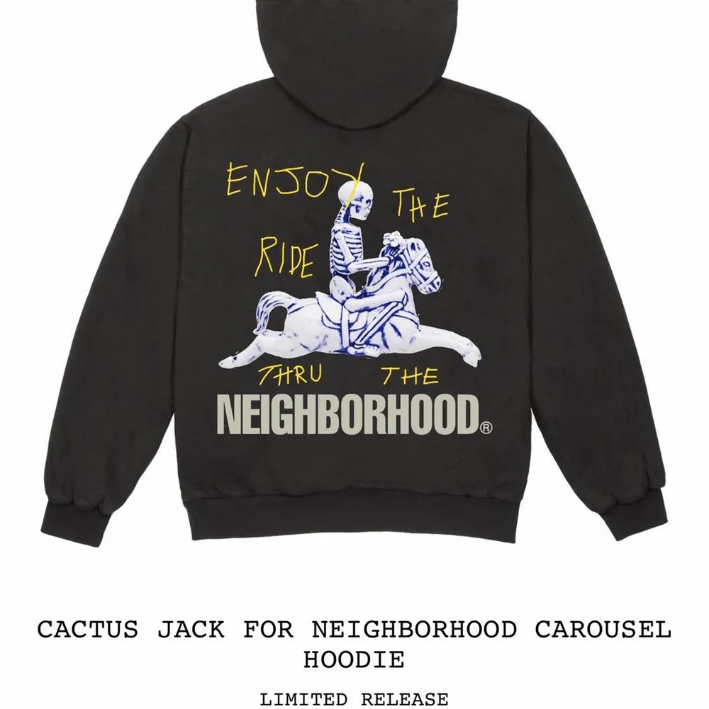 Slutsåld och sällsynt Cactus Jack (Travis Scott) x Neighborhood carousel zip hoodie. Tryck på baksidan och broderi på framsidan. Aldrig använd endast testad, säljer pga för stor storlek. Beställd från officiella hemsidan på drop. Köp direkt 1800 annars buda i kommentarerna. Hoodies.