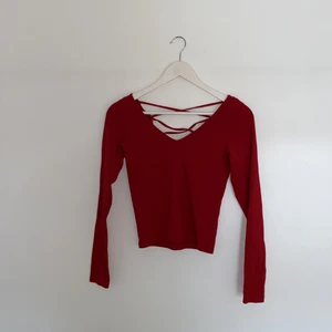 Monki topp, med snygg rygg - Storlek small