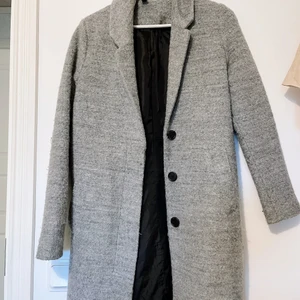 Kappa - En höst kappa från H&M. Storlek 34. Bra skick. Knappt använd.