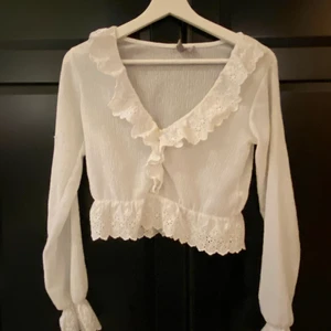Blus från asos  - Jätte snygg blus från asos som är lite kortare 
