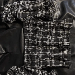 Topp i storlek Xs - Jätte fin topp tyvär aldrig kommit till användning.storlek xs men den är stresbar 