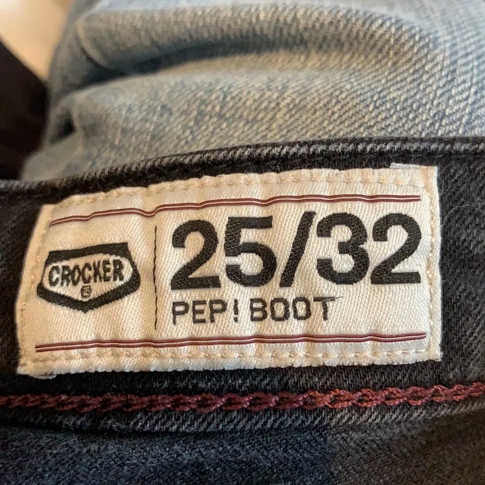 Snygga crocker jeans i modellen pep boot! Lånade bilder! Har inga egna bilder då dom tyvärr är lite för små för mig men fortfarande bra i längden för mig som är 169cm💕. Jeans & Byxor.