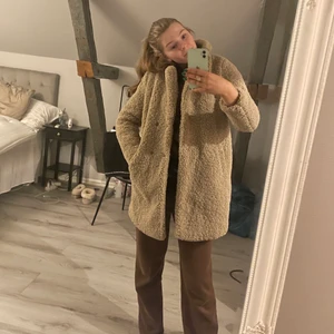 Teddy jacka  - Superfin Teddy jacka köpt på Vero Moda. Nypris 750