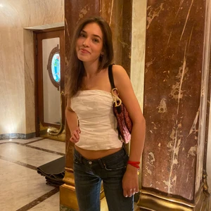 Topp - Säljer denna jättesöta korsett-toppen som är köpt på second hand! 💖 KÖP DIREKT FÖR 600