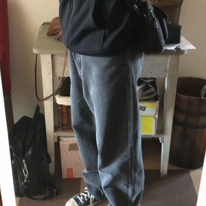 Junkyard jeans storlek 30 - Bra sick använda ett par få gånger på grund av att de är för små 