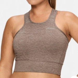 Stronger topp - Säljer denna helt nya träningstopp från stronger, aldrig använd och har bara legat i förpackningen hela tiden. Säljer då jag råkade beställa fel storlek🌟