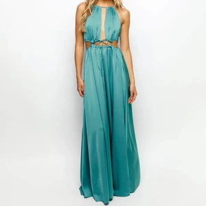 Oanvänd klänning  - Jättefin klänning med lapparna kvarhängande. Jag har aldrig använt den. 