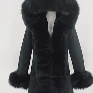 Äkta päls jacka (Fatima parka) strl Xs/S - Säljer min äkta fina pälsjacka i storlek Xs/ S men passar även en 38 (M). Använd endast några gånger, pälsen är i superfint skick. Priset kan diskutera vid snabb affär🌸