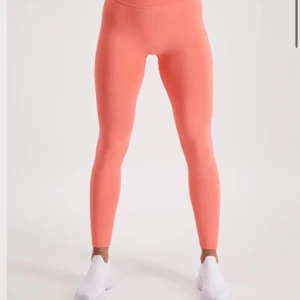 Aimn tränings tights - Använda max två gånger, som gott som nya. Storlek S