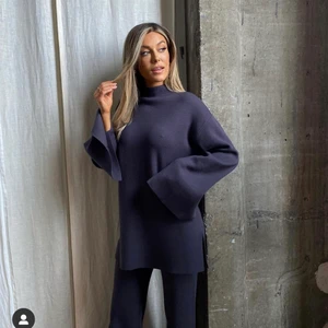 Bianca Ingrosso x Nelly - intressekoll på mitt set från Bianca Ingrossos kollektion tillsammans med Nelly.😍 Super fint och färgen är magisk men har köpt ett liknande det och kommer ej ha användning för 2. ❤️‍🔥Har tagit av lappen men har bara provat, aldrig använt utanför huset. 🥰 Helt slutsålt, köpt för 1000 kr. Det är S i tröjan och M i byxorna