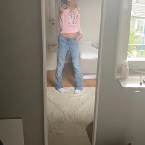 Hampton Republic tröja - Säljer nu denna supersnygga Hampton republic tröja! Tröjan är i mycket bra skick utan några hål, men säljer den nu eftersom jag inte använder den💖💕 skriv privat för fler bilder eller frågor💕