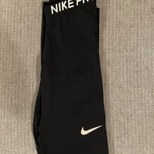 Nike tights - Säljer mina Nike tights som är i fint skick. Köparen står för frakten💗