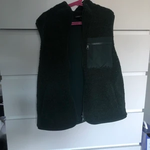grön väst  - säljer den populära västen från lindex i grön, har bara använt den en gång 