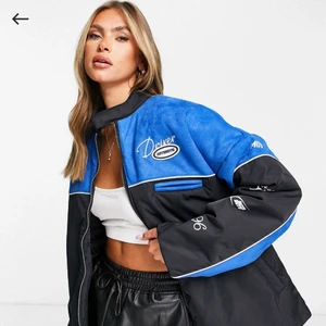 Jacka  - Assnygg helt ny, slutsåld jacka! 💙💙 några intresserade! Så bud eller köp nu för 800kr