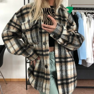 Rutig jacka - Fin, rutig jacka i bra skick. Den är oversized. 