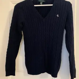 Mörkblå Ralph Lauren tröja storlek xs