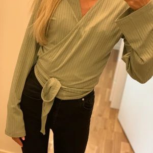 Blus - Grön blus från NAKD i storlek XS, helt oanvänd med tags kvar! 