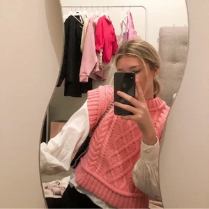 Väst från Zara stolek S 250kr - I fint skick används två gånger. 