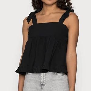 Topp - Supersöt topp som är slutsåld, nypriset var ungefär 350kr💘