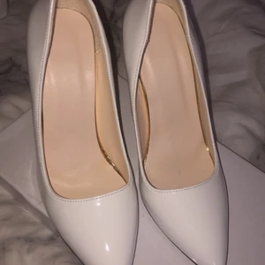 Klackar - Skit snygga o helt nya klackskor ifrån SHEIN, dom är tyvärr för små för mig så kan inte ha dom😕