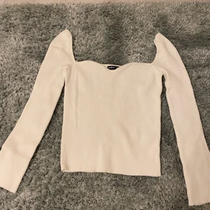 SHEIN top 42-44 - Tröjan är köpt från SHEIN och den har aldrig används pga fel storlek 