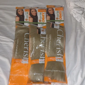 Löshår (fake ) blont - Oöppnade paket som aldrig gått till användning fin färg ifall det är så att man vill fläta flätor med löshår ! 