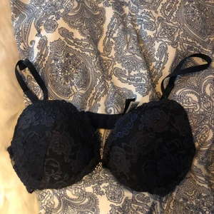 Bh - Bh från Cubus. Fint skick! Knappt använd, storlek 75C. 100kr och köpare står för frakt 💕