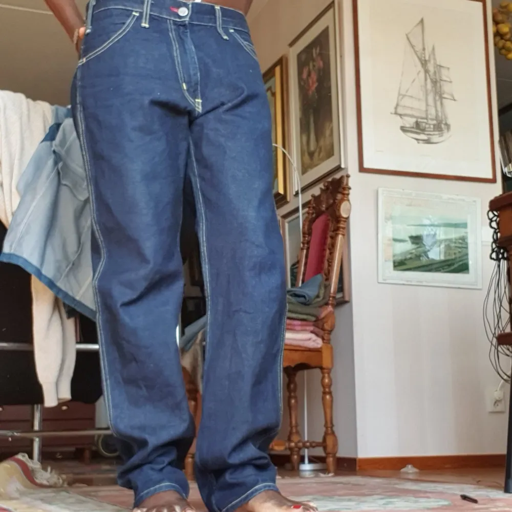 Ny unisex cowboy jeans som passar stk 32 _36 beror på hur man vill ha på sig. Den sitter jätte perfect som buggy och matcherar med allt. Finns fler bilder och bud I kommenterna . Jeans & Byxor.