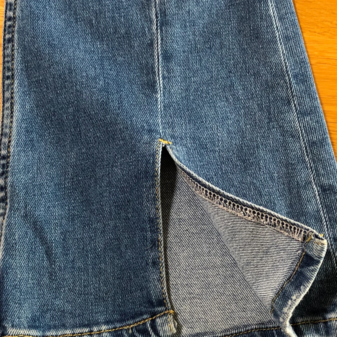 Blåa zara jeans men sluta längst ner - 91