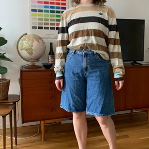 Cool tröja - Snygg och jätteskön tröja ifrån Adidas. Passar alla storlekar!