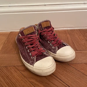 Converse  - Coola converse som knappt använts. Storlek 44 passar bra. 