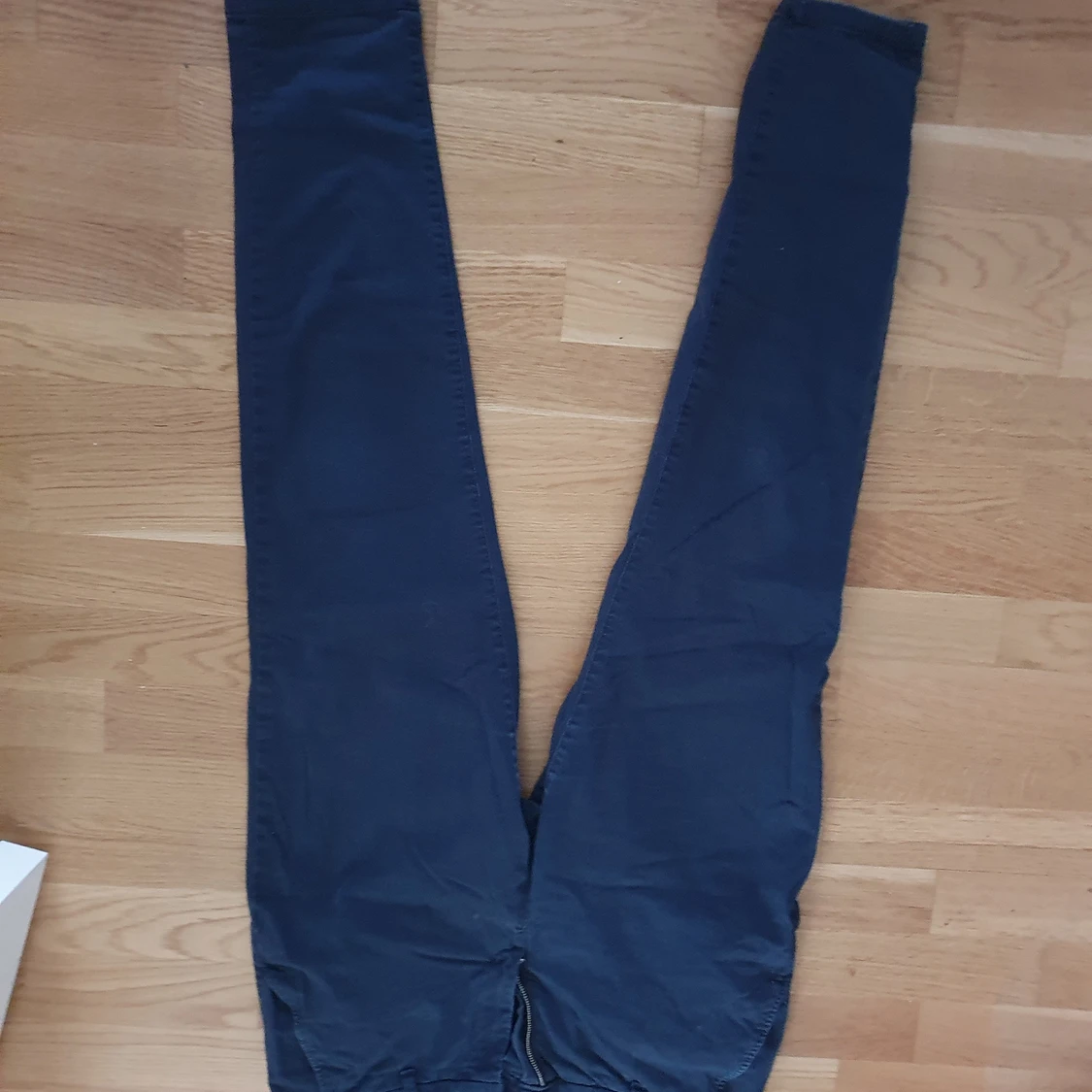 Mörkblå chinos medium - 90