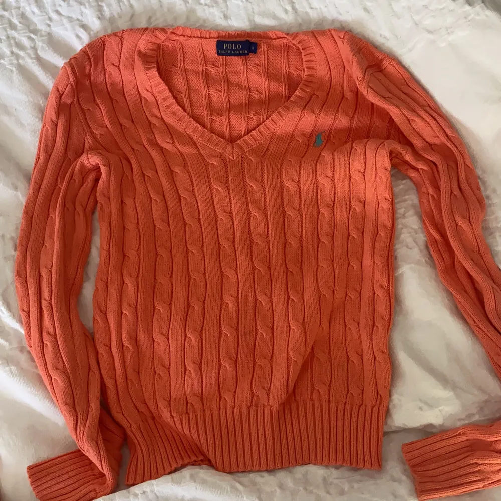 Super najs tröja från Ralph Lauren i en snygg korall färg! . Stickat.