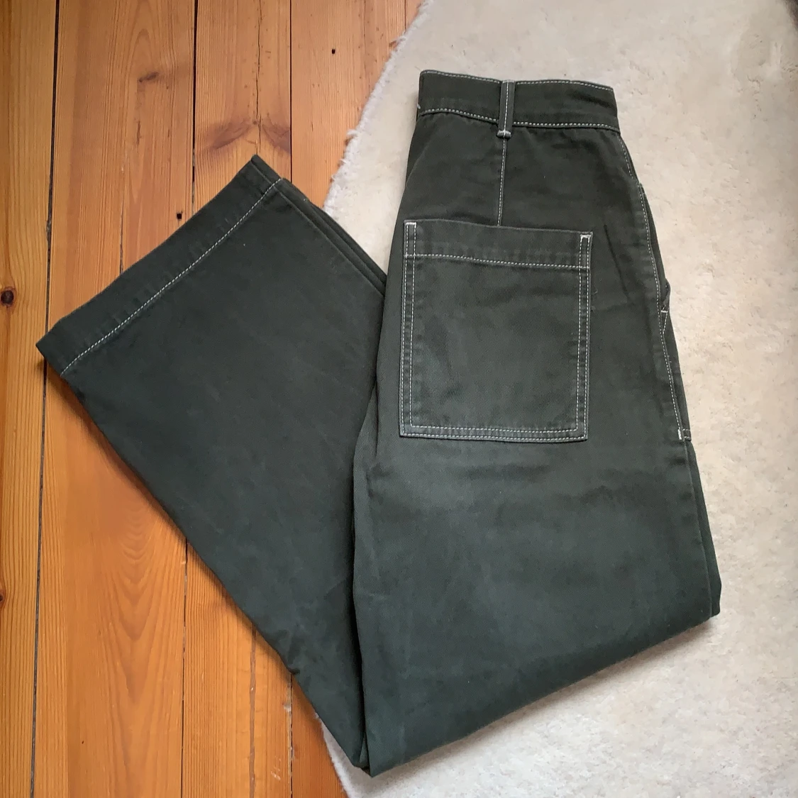 Byxor från Urban Outfitters - 90