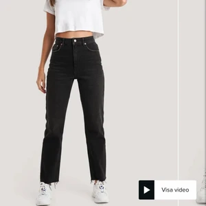 Jeans från NAKD, stl 38 - Svarta jeans från Nakd, nästan aldrig använda och sitter jätte snyggt!